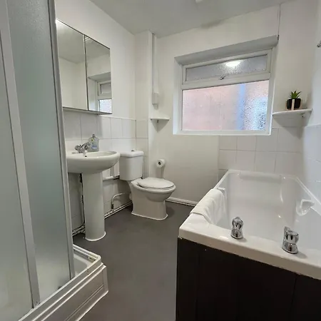 St Denys 2 Bedroom Flat, Convenient Location Next To Station, Great For Contractors Southampton Exterior photo