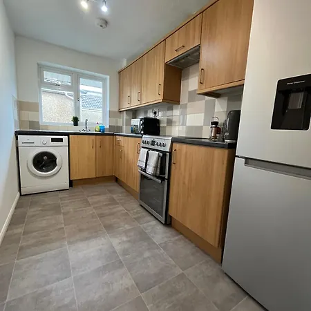 St Denys 2 Bedroom Flat, Convenient Location Next To Station, Great For Contractors Southampton Exterior photo