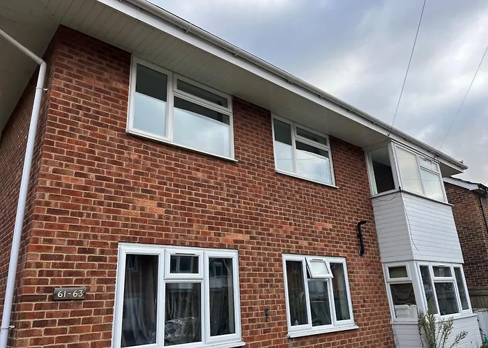 St Denys 2 Bedroom Flat, Convenient Location Next To Station, Great For Contractors